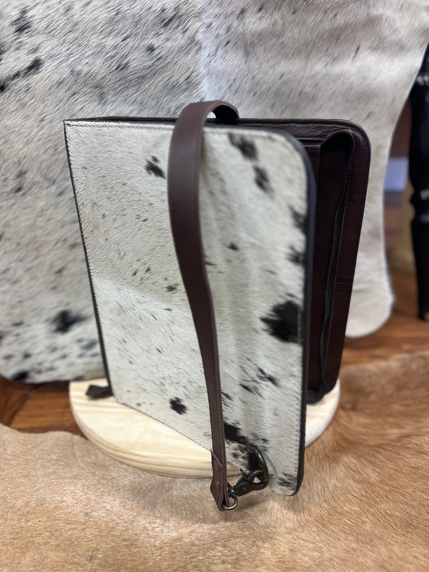 Cowhide 3 Ring Binder w/ Strap