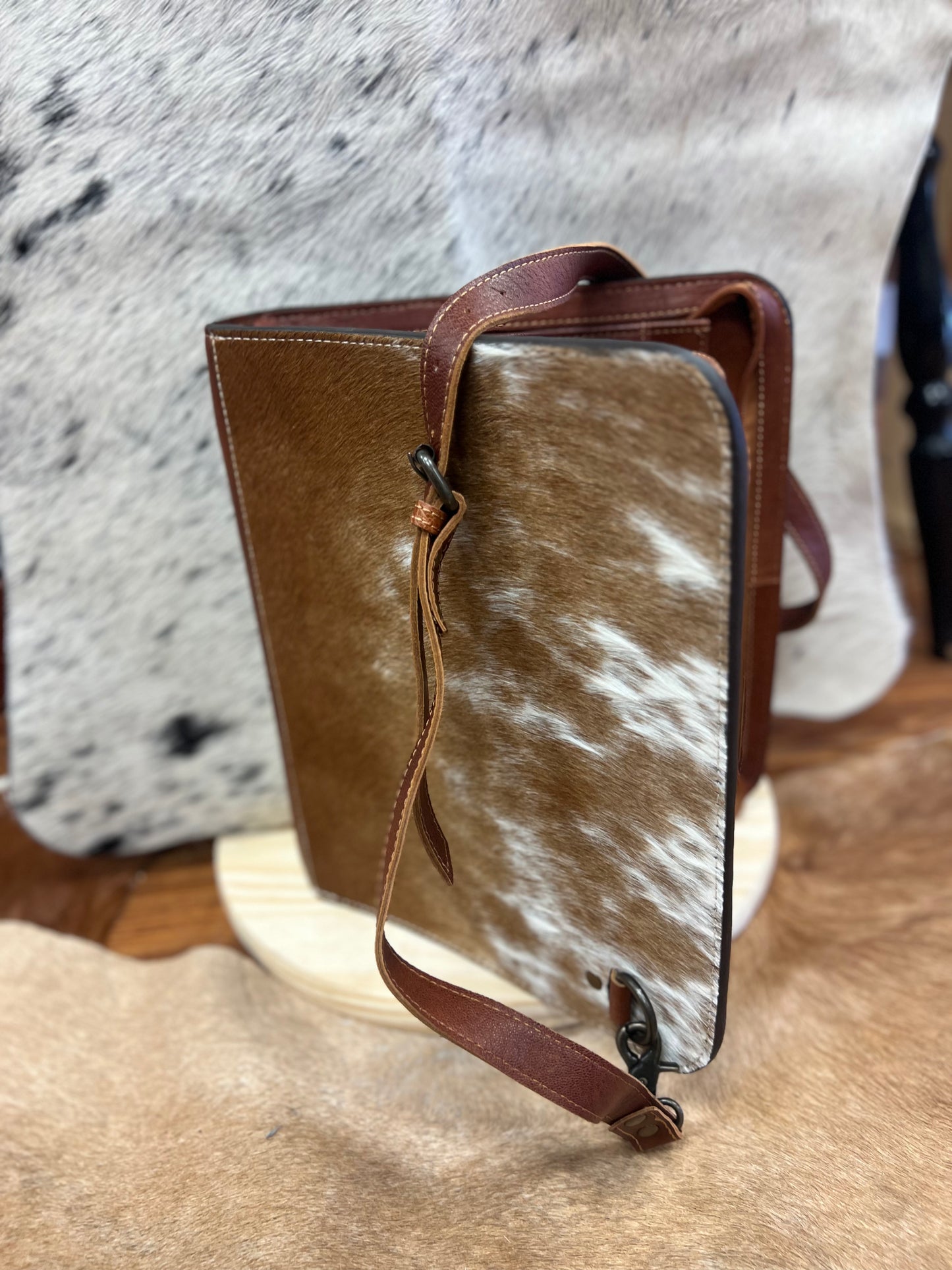 Cowhide 3 Ring Binder w/ Strap